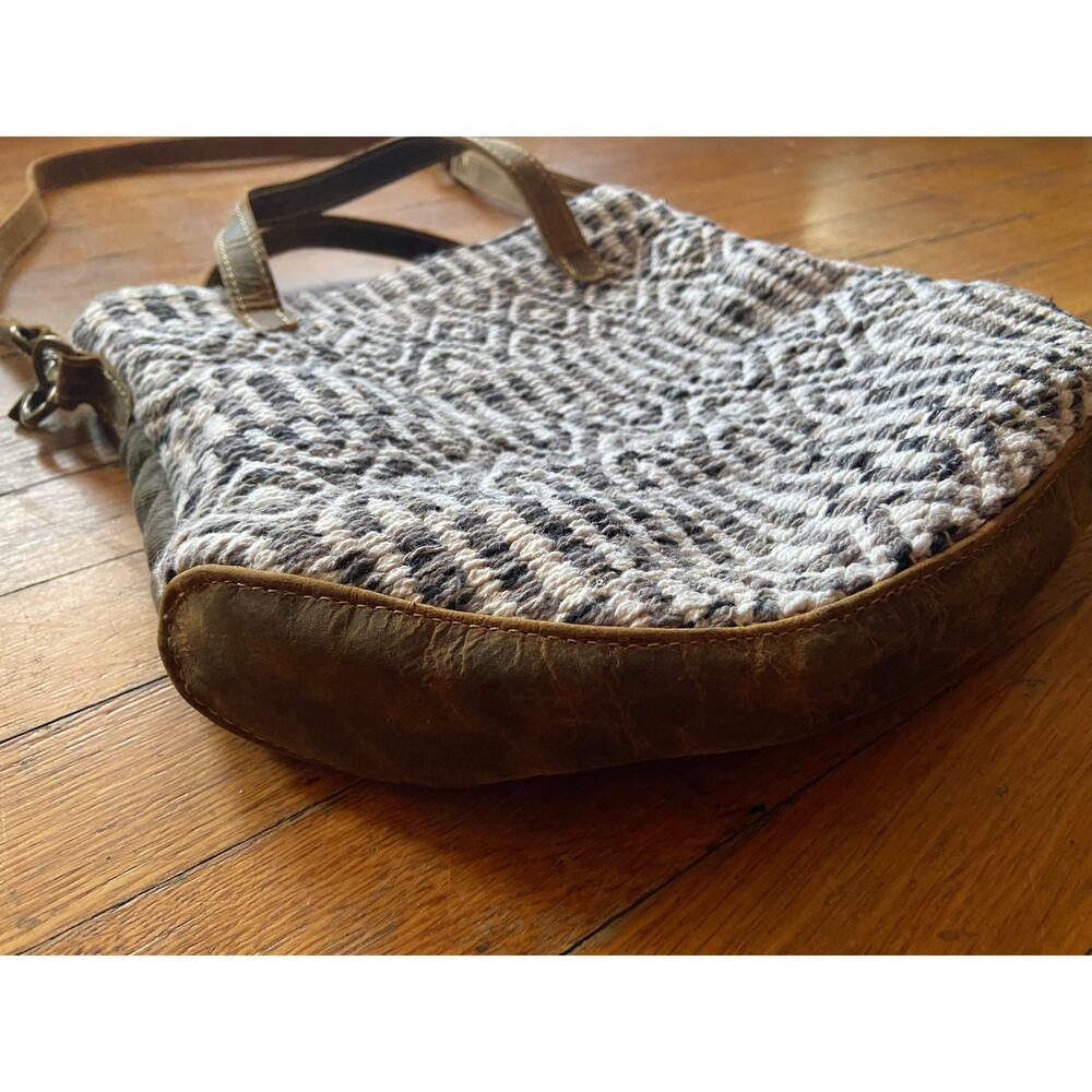 MYRA BAG Boho/Western Woven Cotton Crossbody Bag w/Leather Trim - Picture 6 of 13